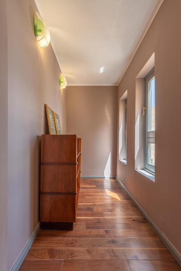 Stylish With Spectacular Views