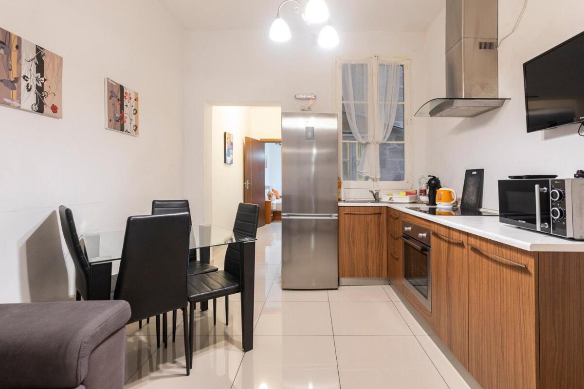 Superbly Located Cosy 2-bedroom * Valletta