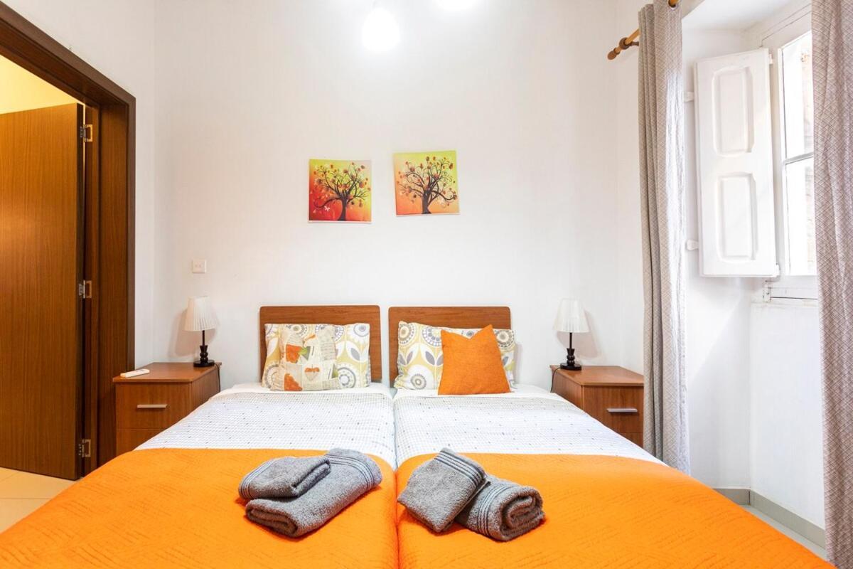 Superbly Located Cosy 2-bedroom *