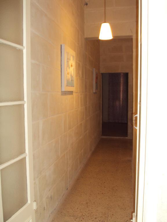 House Apartment *