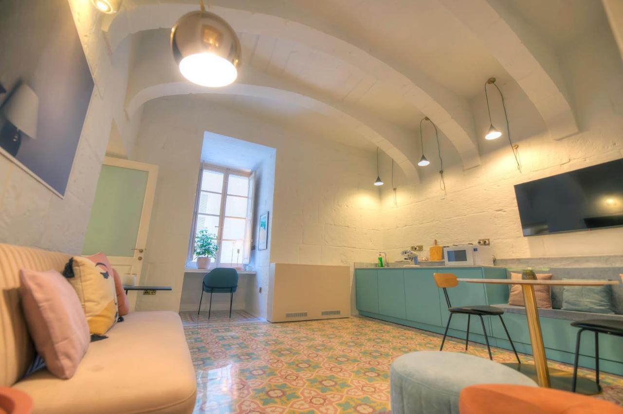 Modern & Luxurious Palazzino In Ddem1-2 Apartment