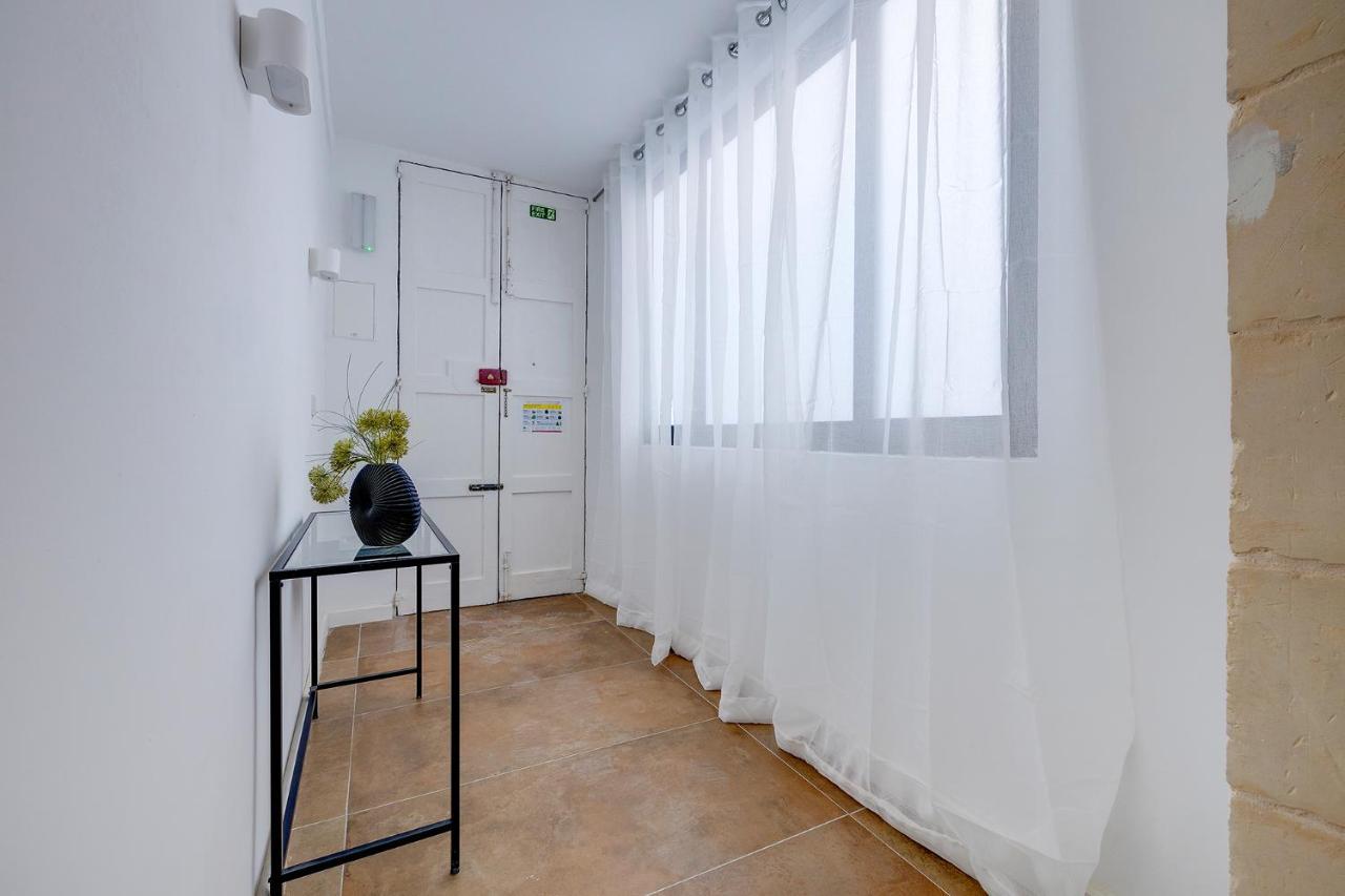 Comfy 2 Bedroom Flat In The Heart Of