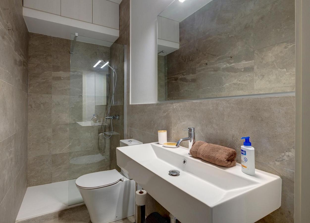 Comfy 2 Bedroom Flat In The Heart Of Apartment
