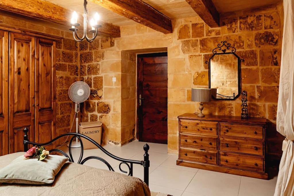 Enchanting 2bdr Townhouse In Centre! Apartment Valletta