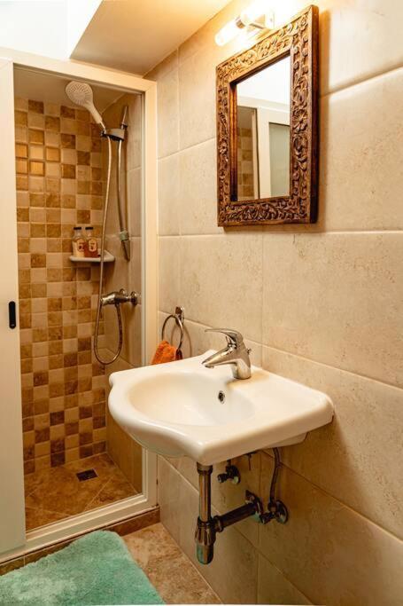 Apartment Enchanting 2bdr Townhouse In Centre! *