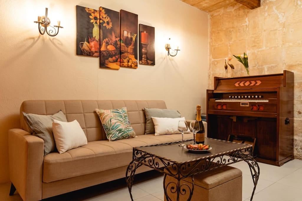 Enchanting 2bdr Townhouse In Centre! *