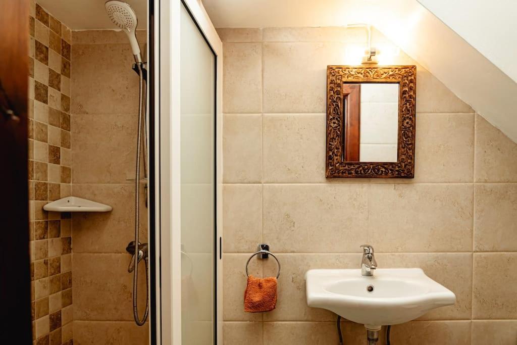 Enchanting 2bdr Townhouse In Centre! *