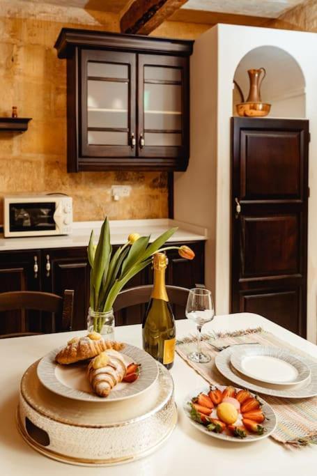 Enchanting 2bdr Townhouse In Centre! Apartment *
