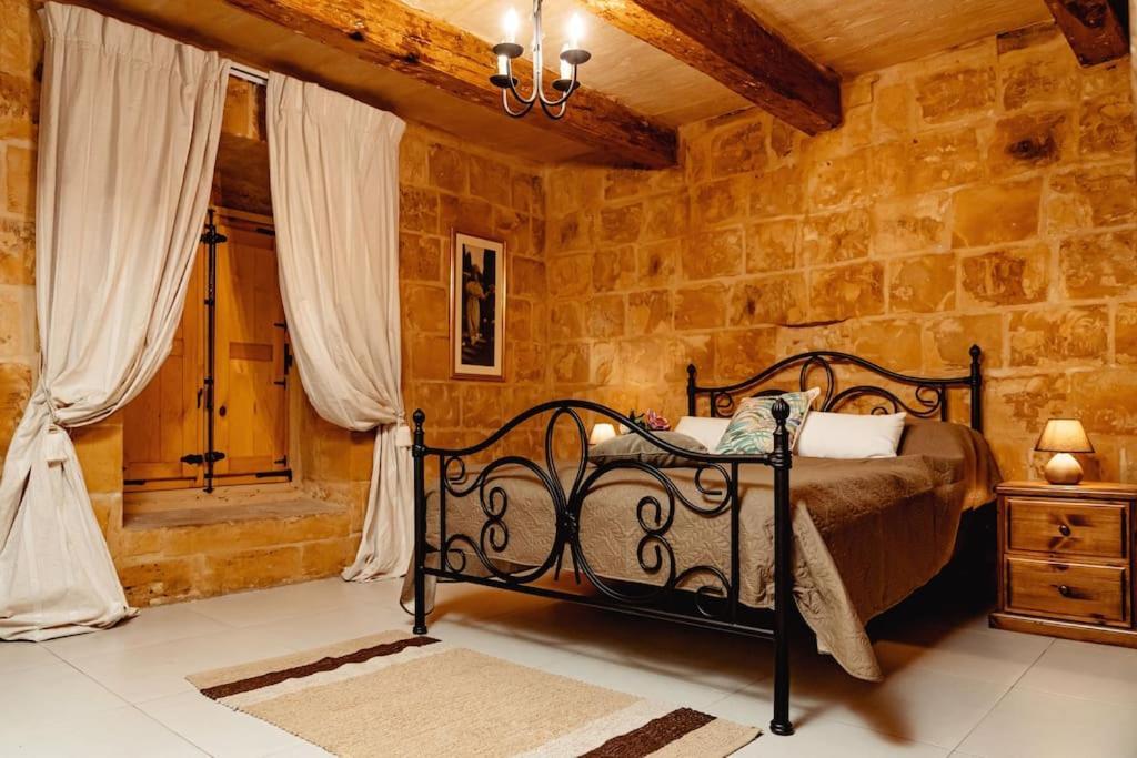 Enchanting 2bdr Townhouse In Centre! * Valletta