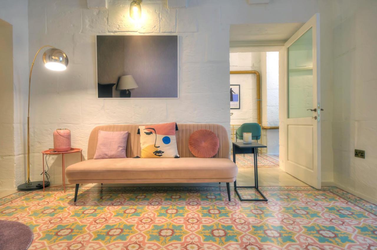 Modern & Luxurious Palazzino In Ddem1-2 Apartment