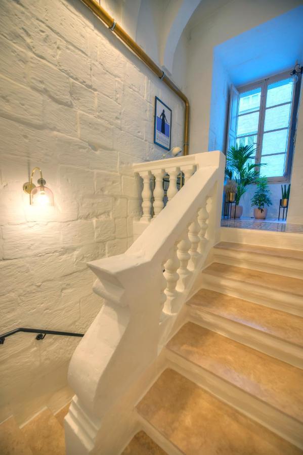 Modern & Luxurious Palazzino In Ddem1-2