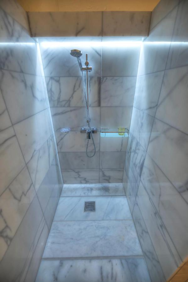 Modern & Luxurious Palazzino In Ddem1-2 Apartment