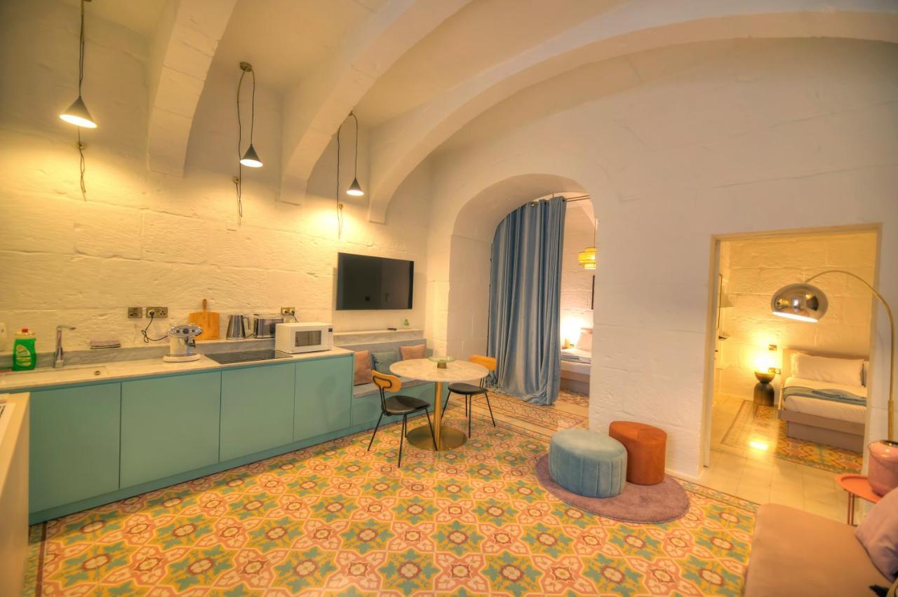 Modern & Luxurious Palazzino In Ddem1-2 Apartment