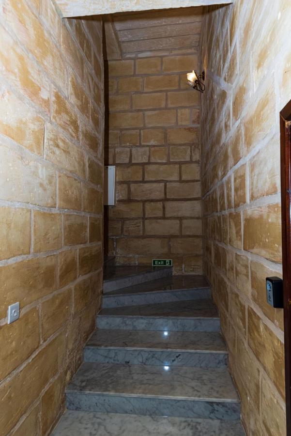 Old Well * Valletta
