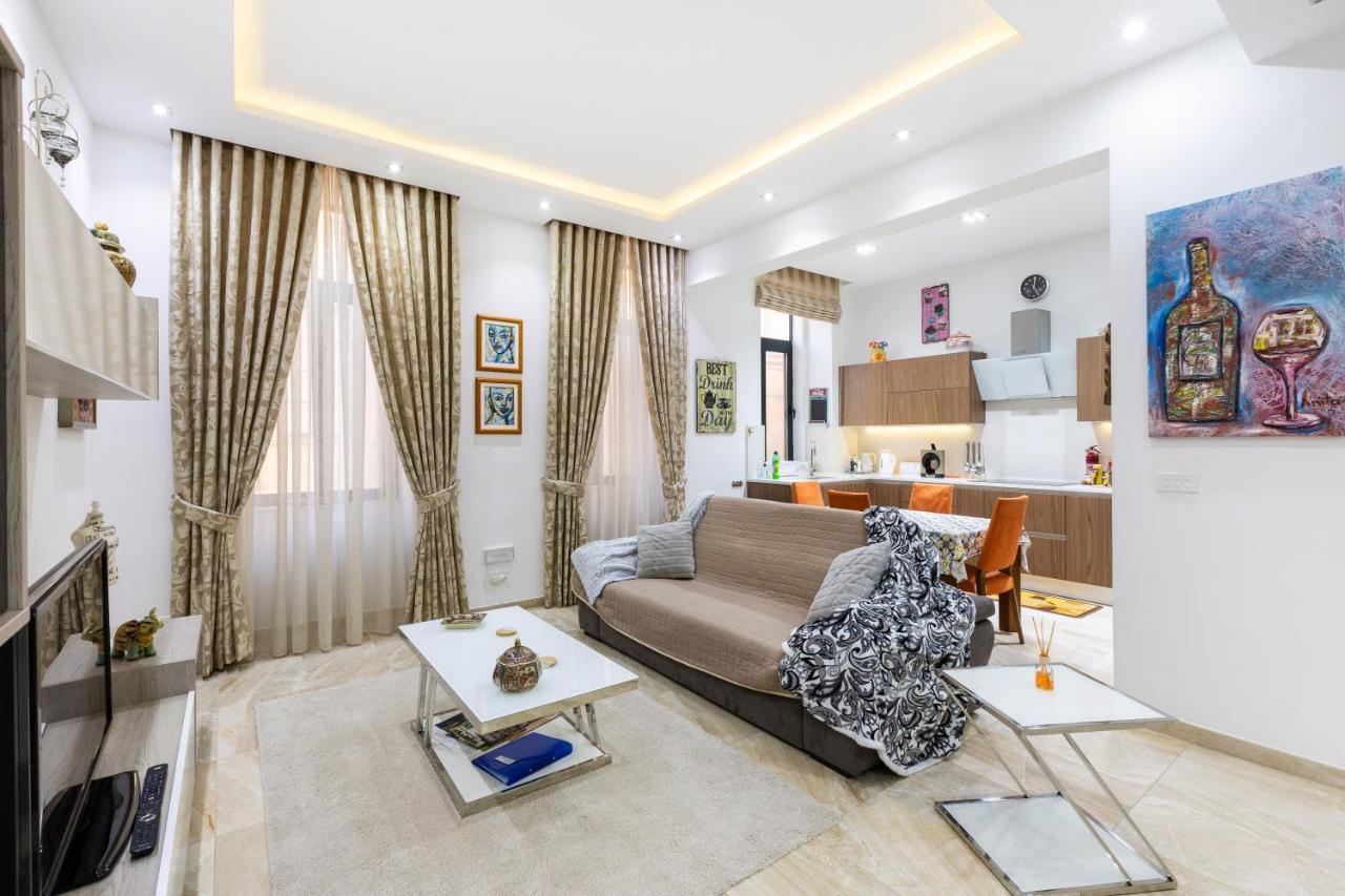 Large 3 Bedroom Apartment