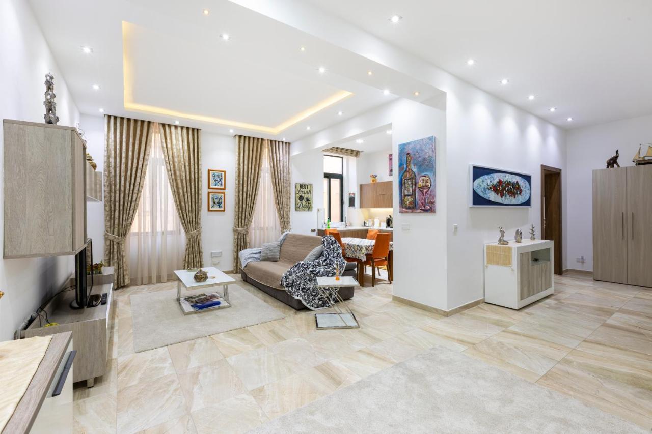 Large 3 Bedroom * Valletta