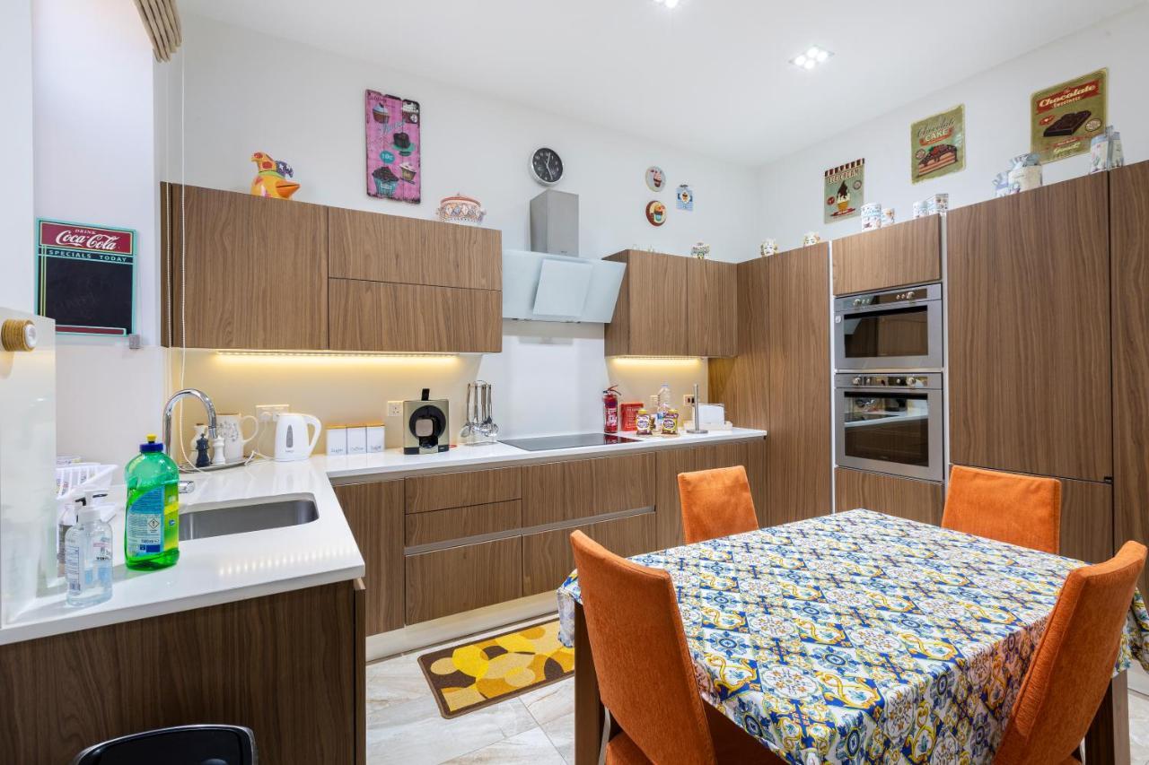 Large 3 Bedroom Apartment