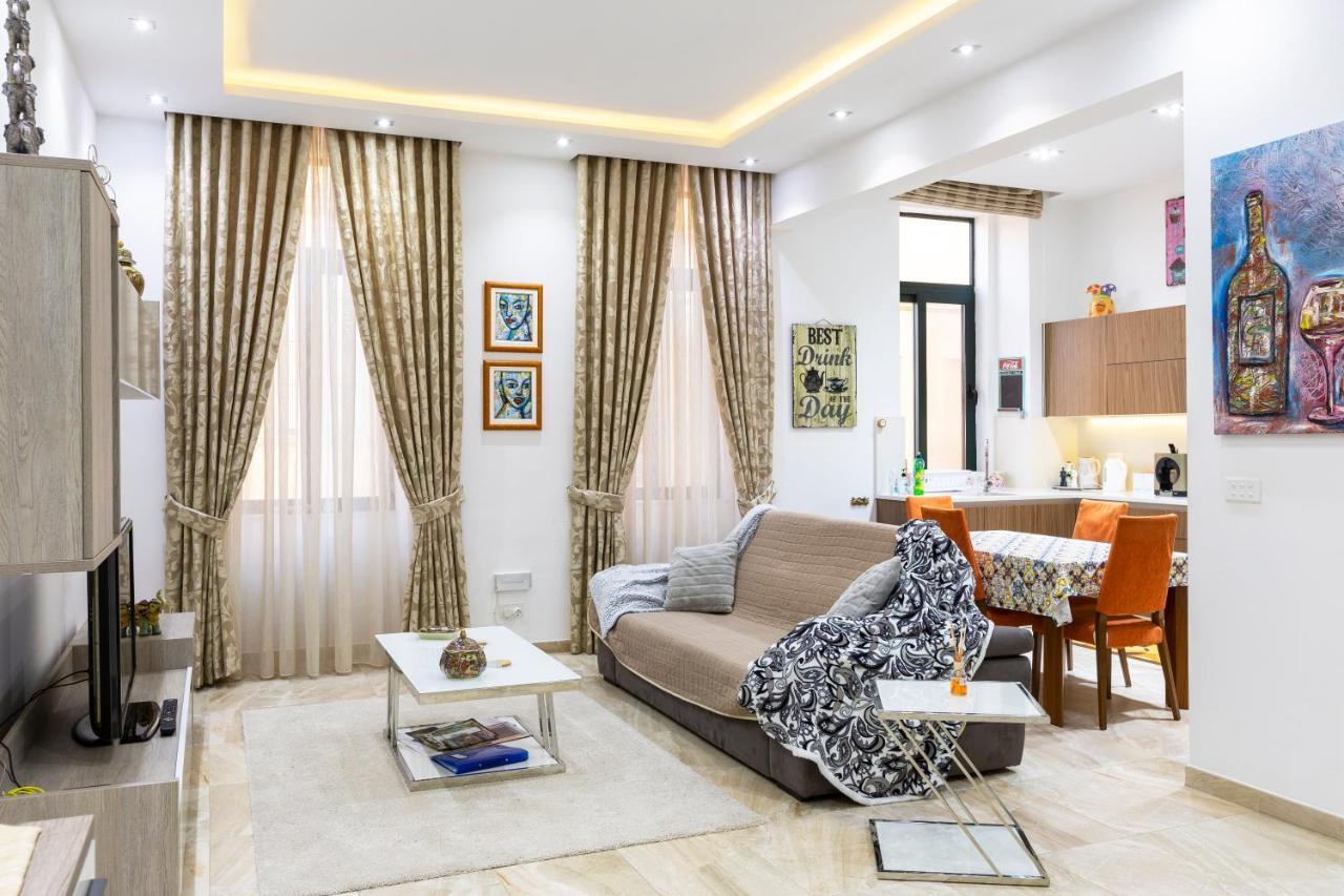 Large 3 Bedroom Apartment Valletta