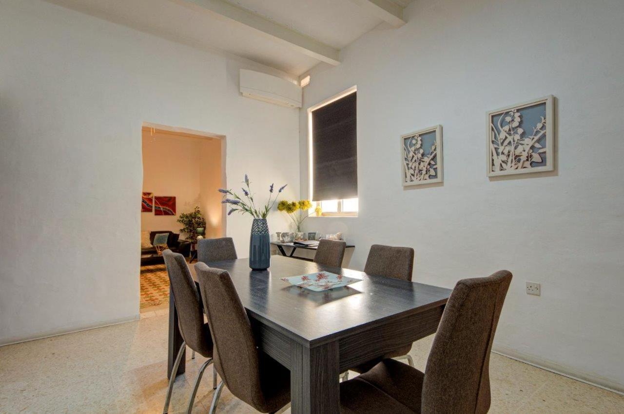 2 Bedroom Sleeps 6 Walking Distance To Centre And The Sea Apartment *