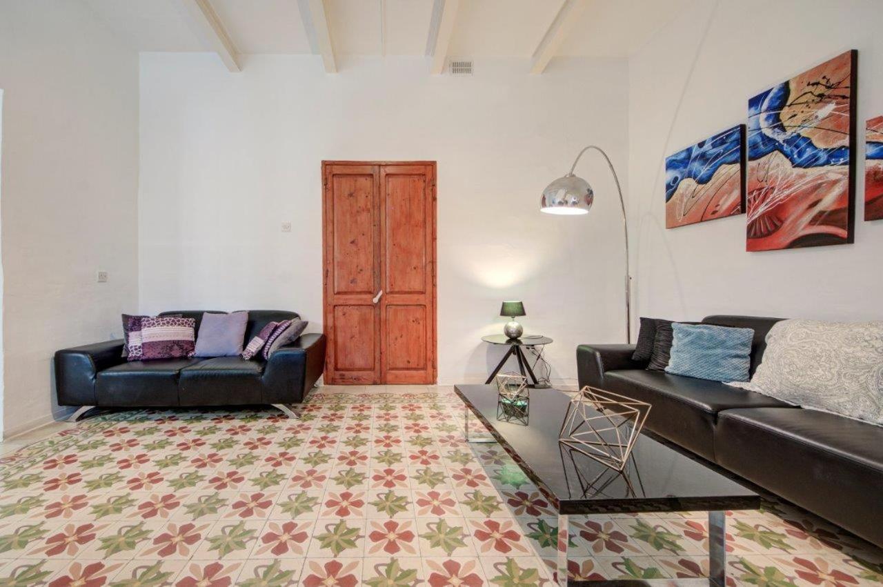 2 Bedroom Sleeps 6 Walking Distance To Centre And The Sea Valletta