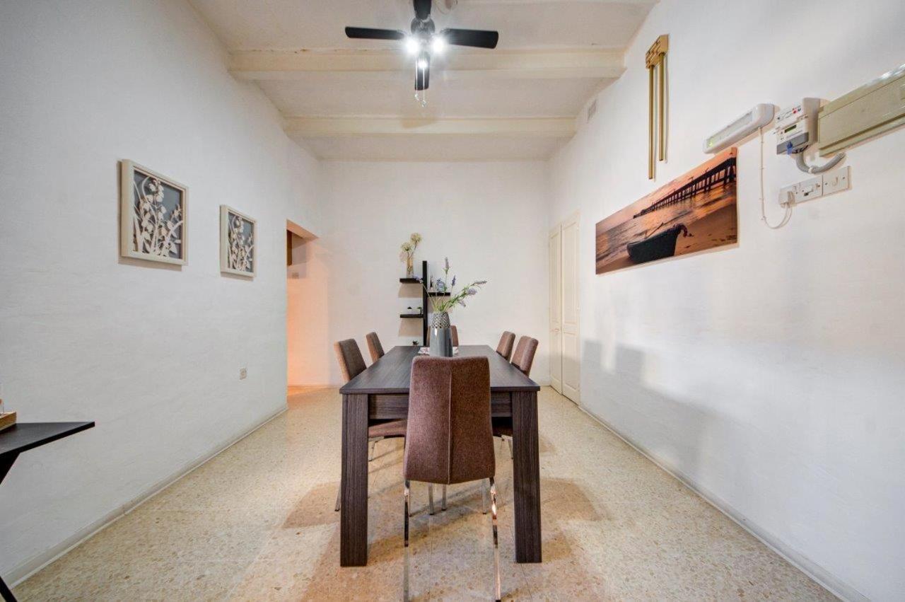 2 Bedroom Sleeps 6 Walking Distance To Centre And The Sea Apartment Valletta
