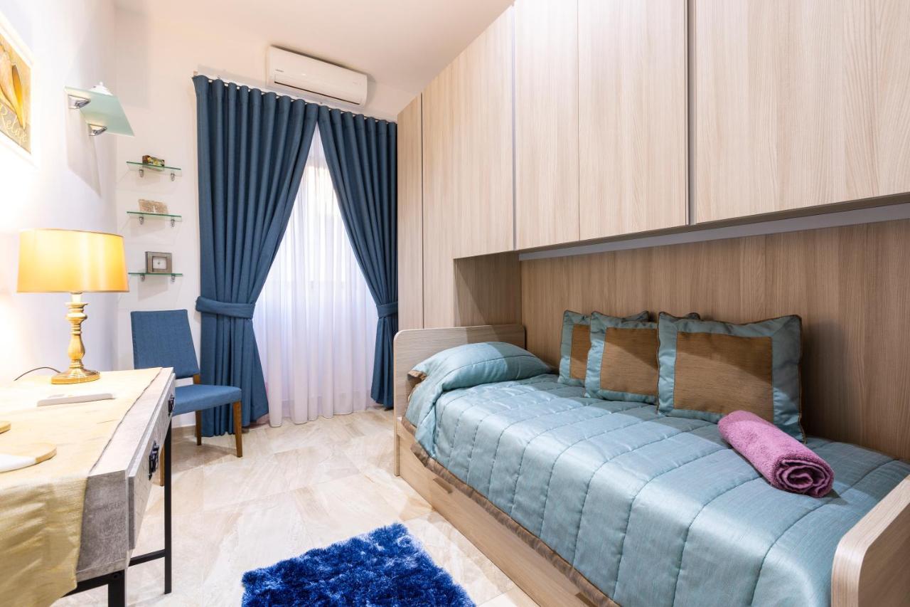 Large 3 Bedroom Apartment *