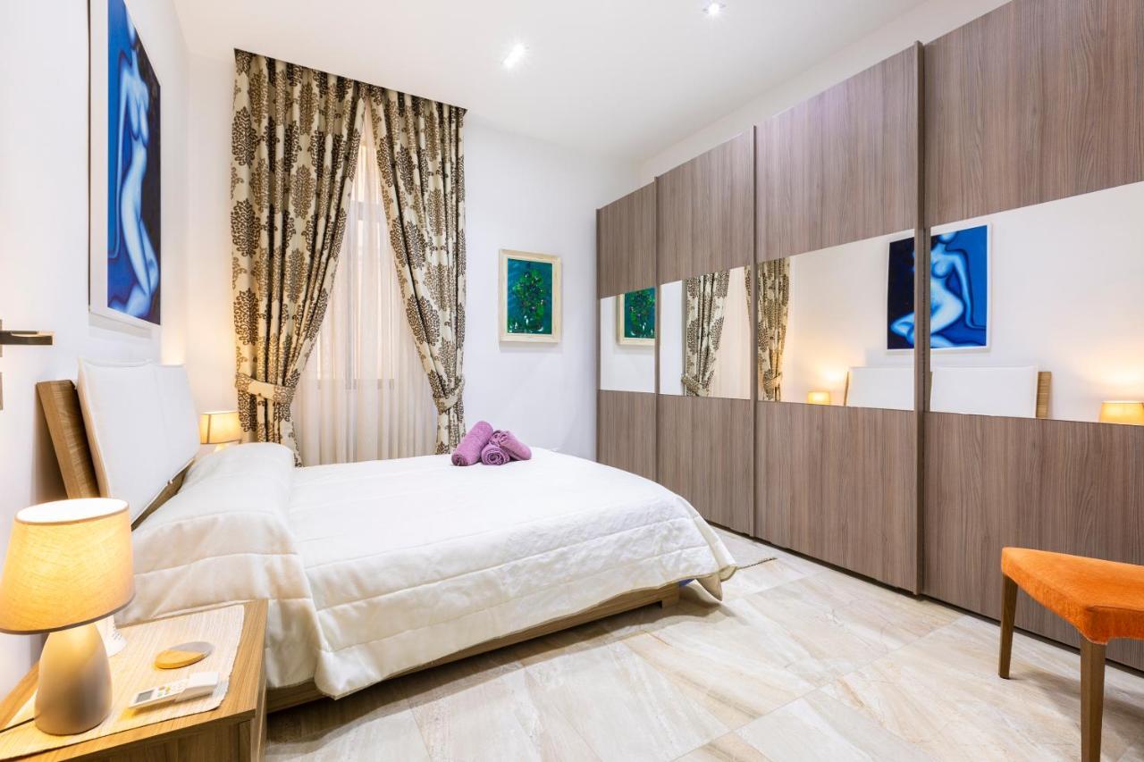 Large 3 Bedroom Apartment *