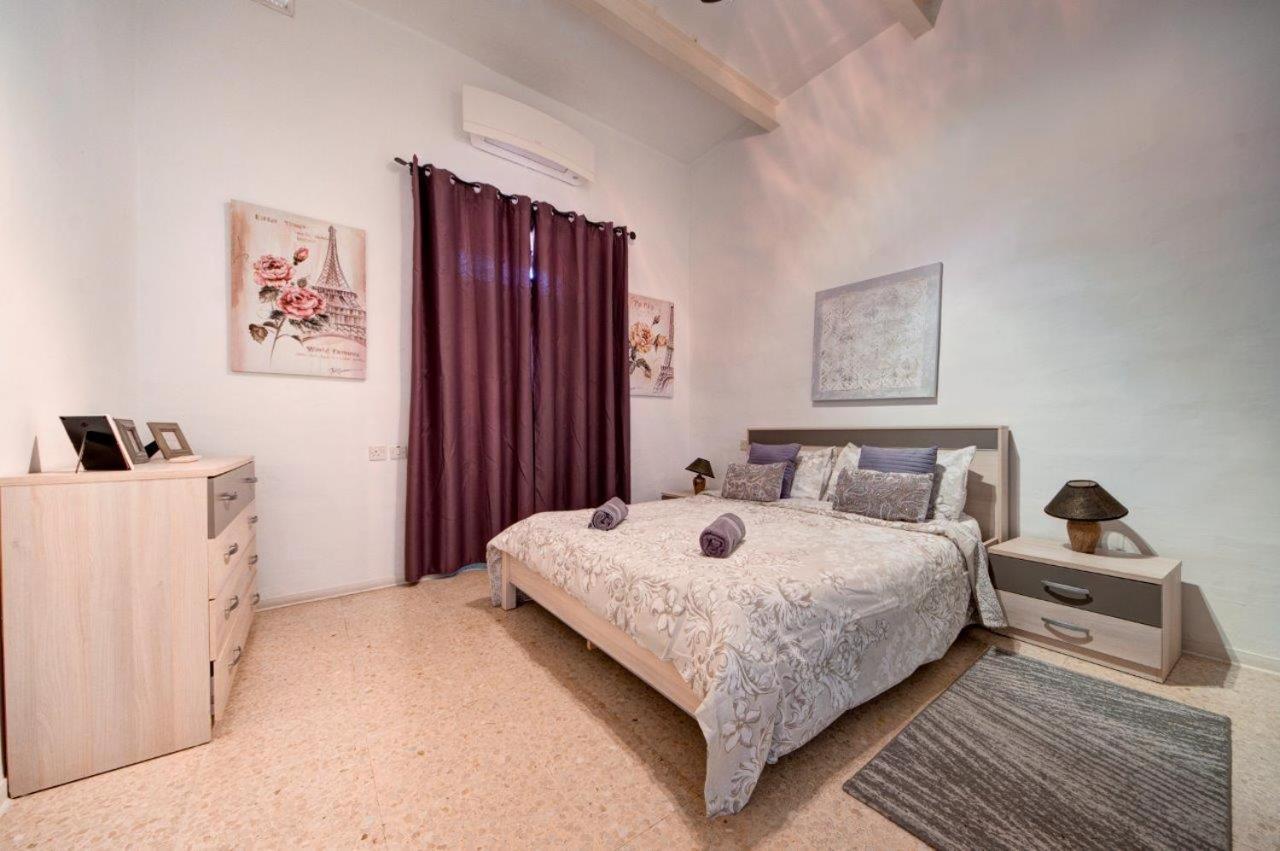 Apartment 2 Bedroom Sleeps 6 Walking Distance To Centre And The Sea *