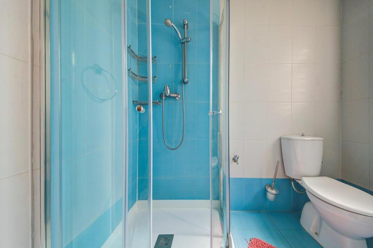 2 Bedroom Sleeps 6 Walking Distance To Centre And The Sea *