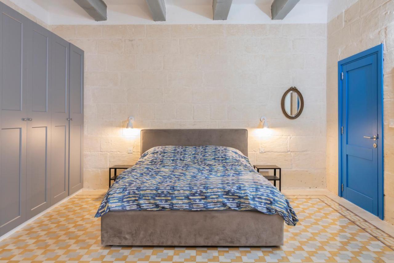 Collection - Felix Valletta