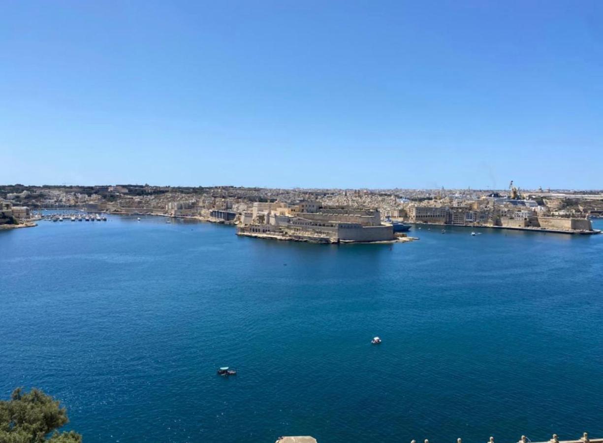 Superb 3 Bedroom In Apartamento