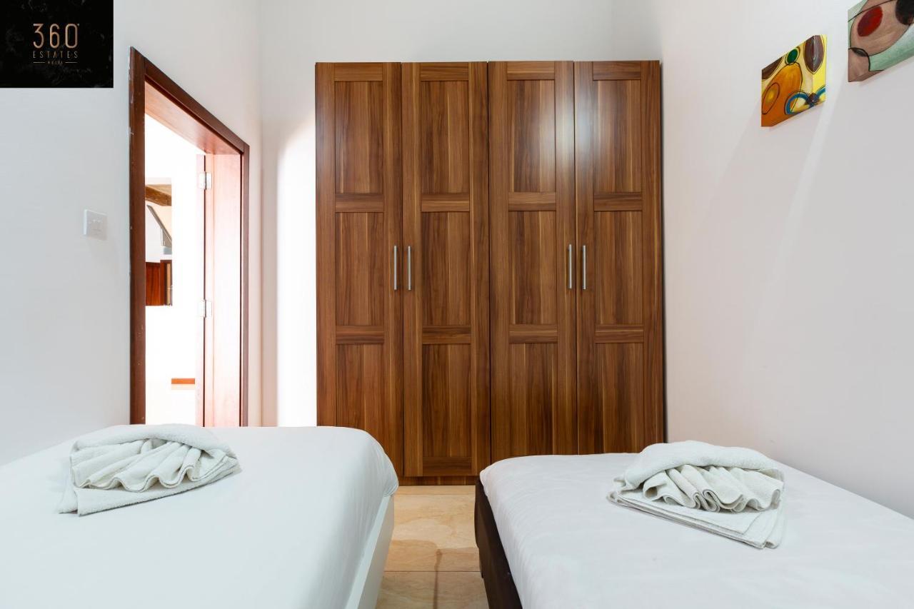 Seafront - Location, Floor With Wifi & Ac By 360 Estates