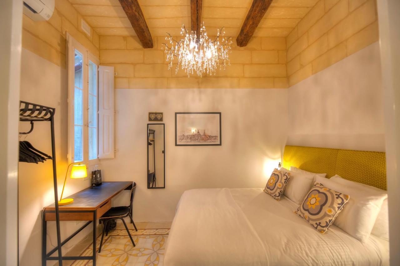 Traditional & Chic 2 Bedrooms In Imcd1-1