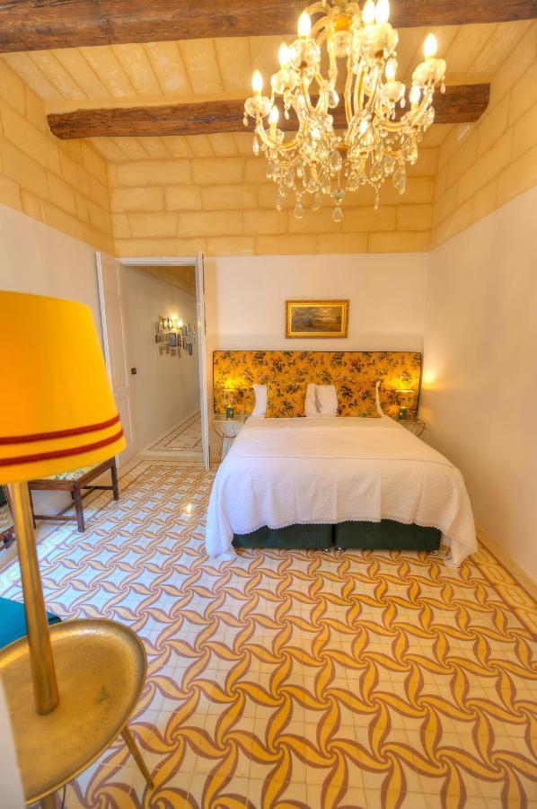 Traditional & Chic 2 Bedrooms In Imcd1-1 *