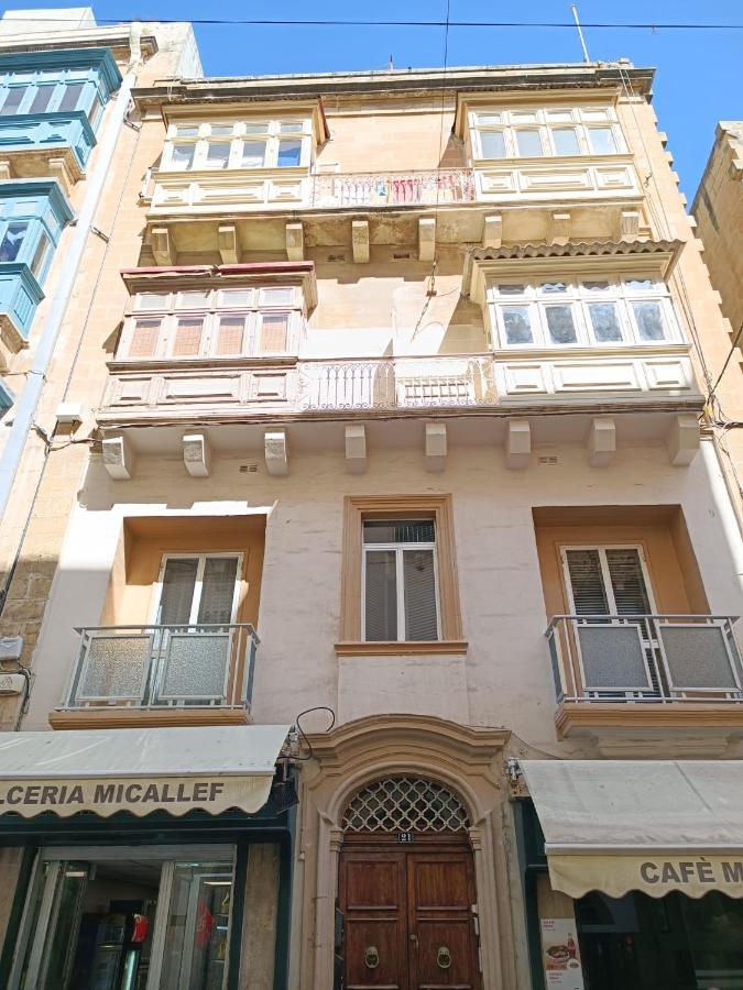 Traditional & Chic 2 Bedrooms In Imcd1-1 *
