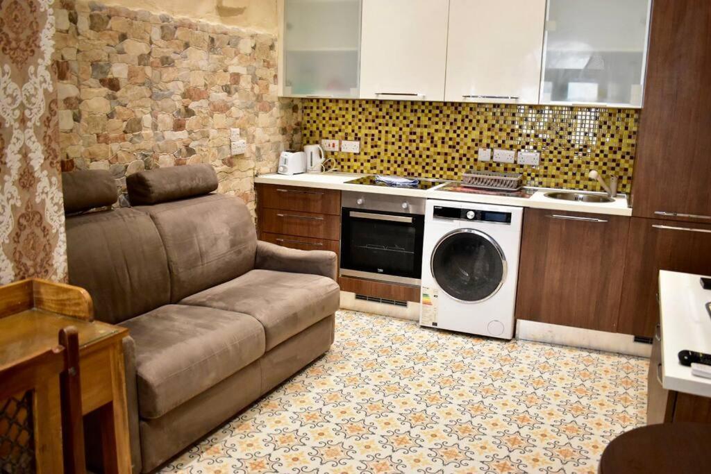 Centre Pied-a-terre Near Food Market And Walking Distance To Bus Terminus Valeta