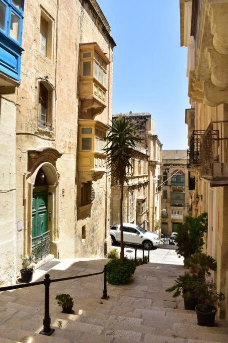 Centre Pied-a-terre Near Food Market And Walking Distance To Bus Terminus