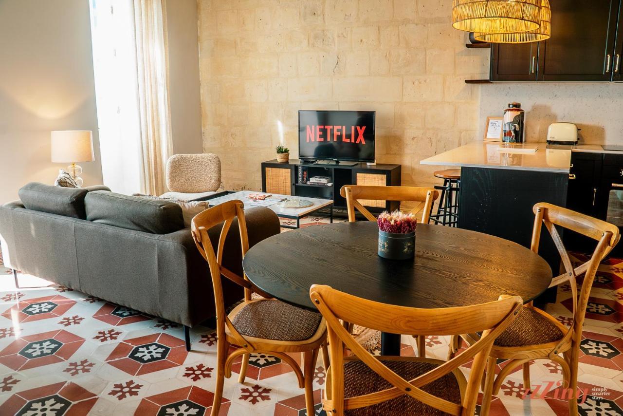 Extraordinary Views In A In Apartment Valletta