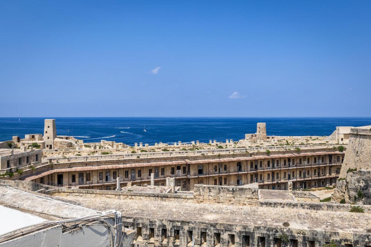 Bastions Seafront house Valletta