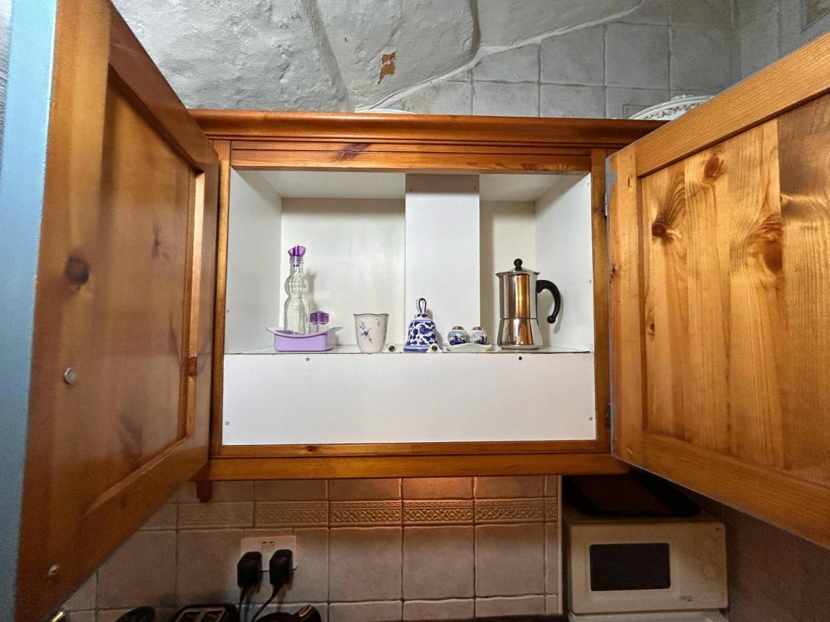 Central Townhouse With Maltese Balcony * Valeta