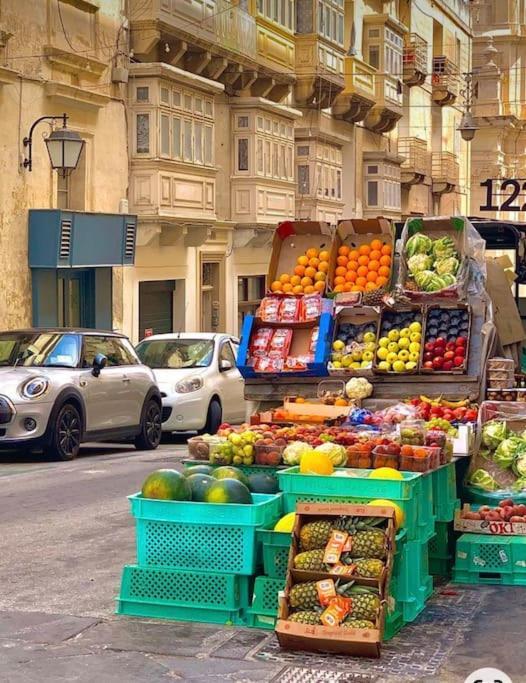 Apartment Penthouse With Roof Terrace And Sea Views Valletta