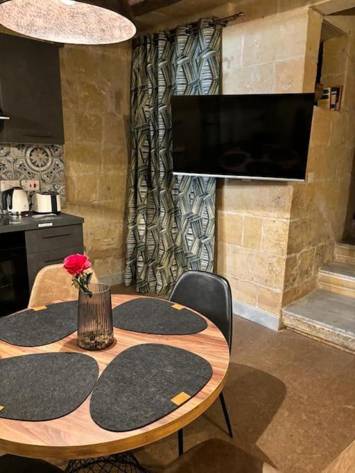 Vincenti's Nest * Valletta