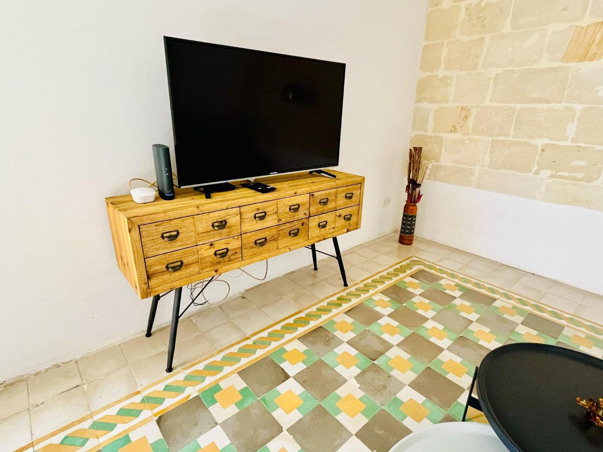 Cozy Charming In Old Bakery Street *