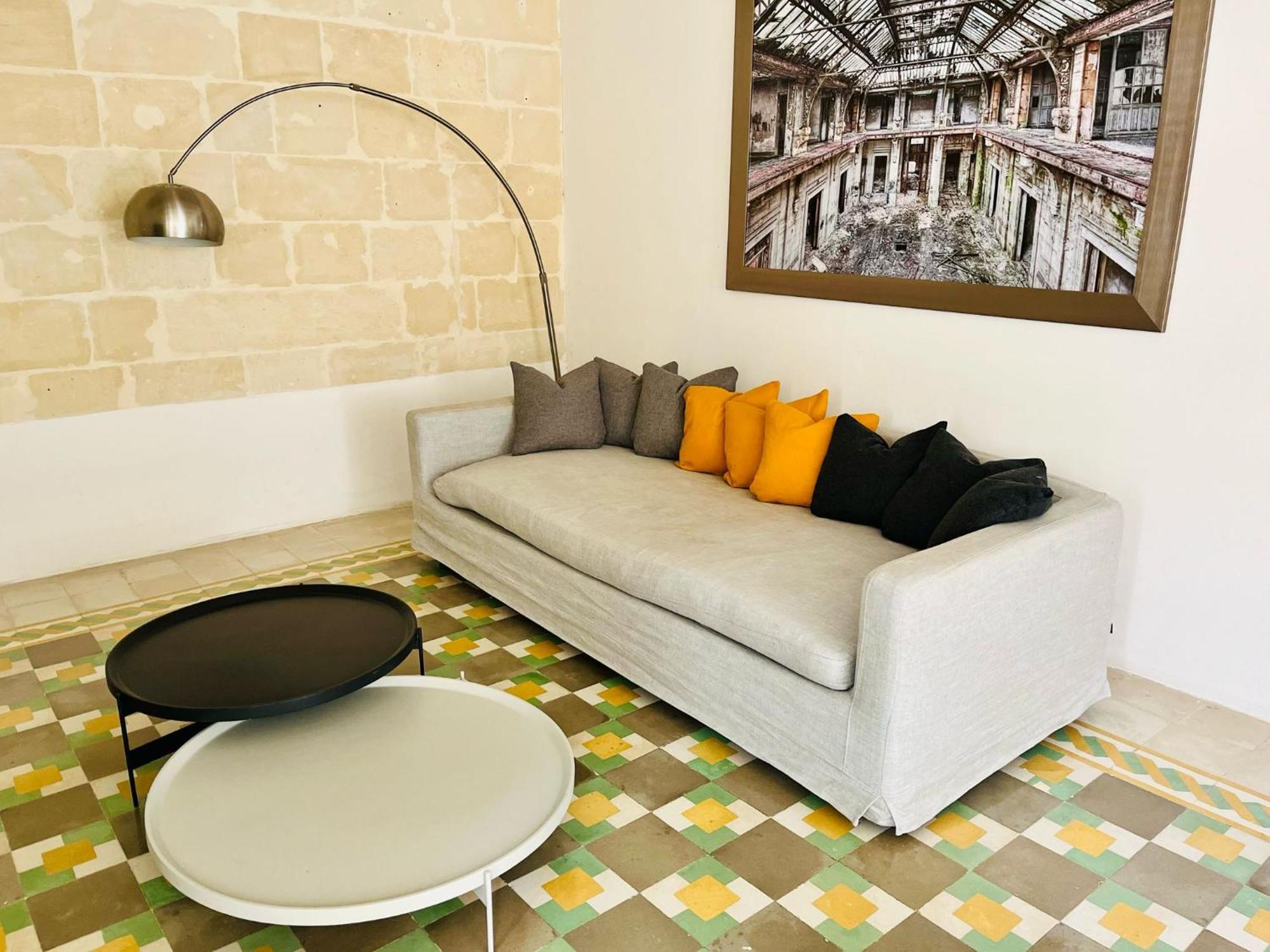 Cozy Charming In Old Bakery Street Valeta