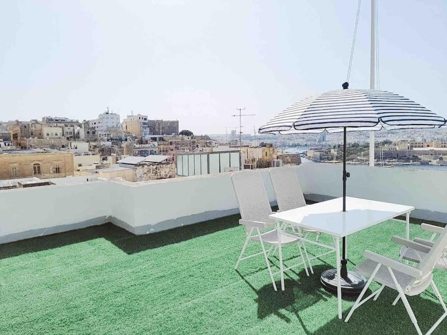 Penthouse With Roof Terrace And Sea Views Apartment *