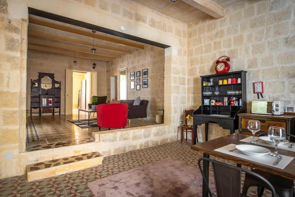 Chic, Stylish & Spacious Flat In Valletta