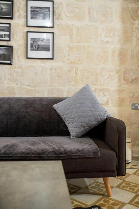Chic, Stylish & Spacious Flat In Apartment