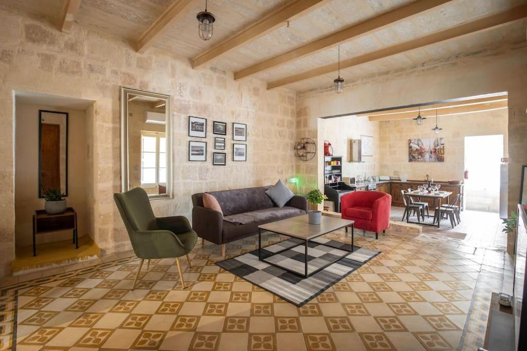 Apartment Chic, Stylish & Spacious Flat In *