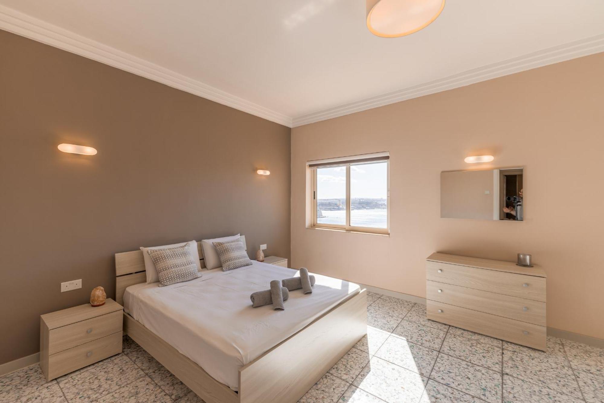 Harbour View - Large 2br