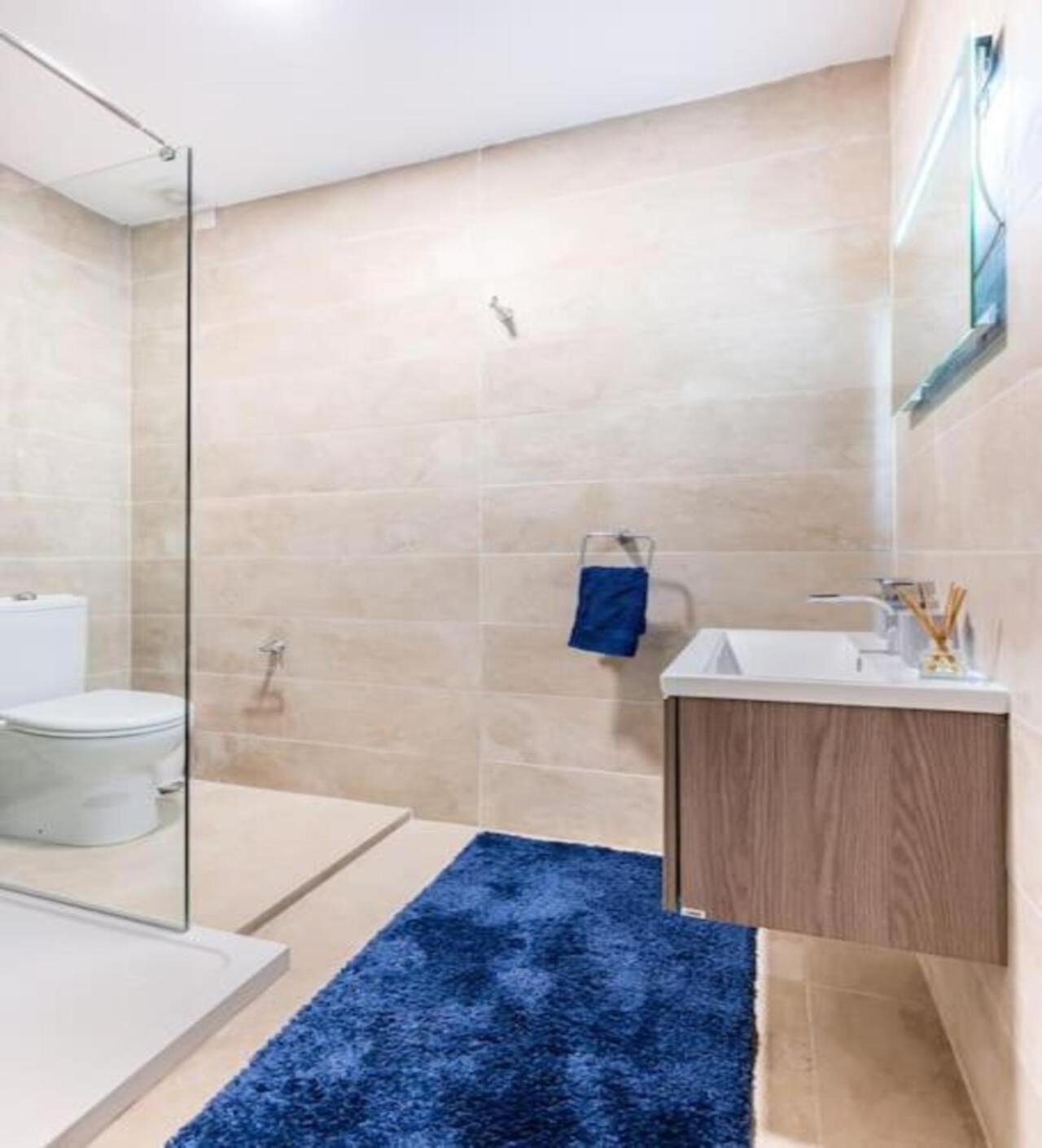 Sea View Luxury Brand New In Apartment *